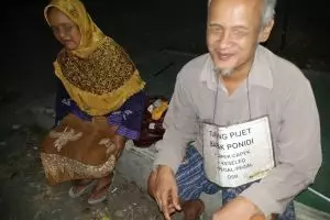 Ponidi, tukang pijat keliling dengan bayaran seikhlasnya 