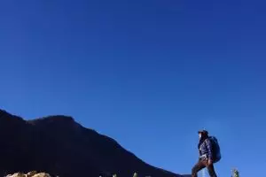 Hijabers pun bisa traveling outdoor dengan asyik, simak tips ini!