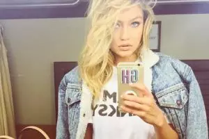  Gaya selfie bibir manyun sudah ketinggalan, ini tren yang terbaru