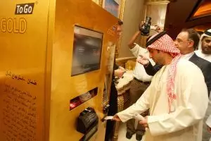 10 Benda aneh yang dijual di vending machine, ada celana dalam!