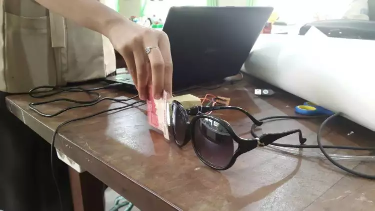 Pelajar Jogja bikin kacamata pendeteksi nominal uang bagi tunanetra