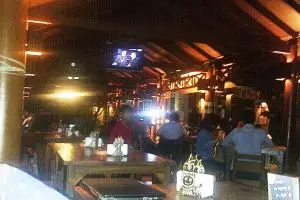 Kafe distro dan garden jadi tempat kongkow favorit anak muda Jakarta