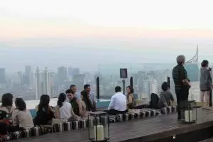 Asyiknya nongkrong 'di atas langit', urban Jakarta akrab dengan ini