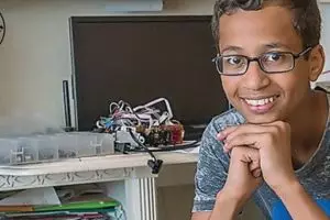 Ahmed, bocah perakit jam dikira bom ini hijrah ke Qatar