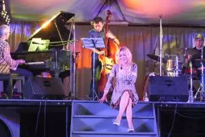 11 Konser jazz yang unik & ciamik, dari atas bus hingga puncak gunung