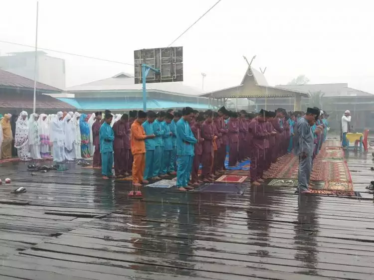 Hujan lebat di Riau ketika shalat Istisqa sedang didirikan