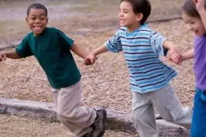 8 Tipe teman kompleks masa kecilmu, ngeselin tapi ngangenin! 