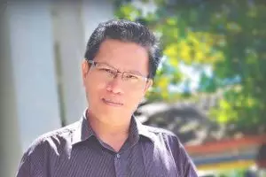  Jadi kondektur & sopir demi bayar kuliah, kini jadi kepala sekolah