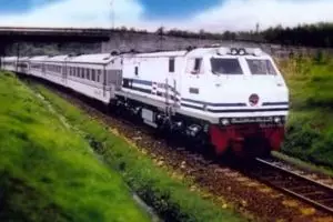 Gadis ini punya impian jajal seluruh kereta api di Indonesia