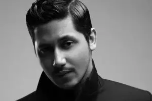 10 Alasan cewek 'ramai' klepek-klepek sama cowok 'dingin'