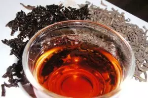 Mau berhenti 'hobi' ngemil? Minum teh hitam, ampuh!