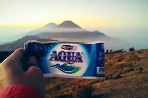 Logo air minum Aqua ternyata mirip banget dengan gunung di Jawa ini