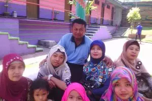 Security lulusan SMA ini bercita-cita bangun sekolah untuk anak yatim