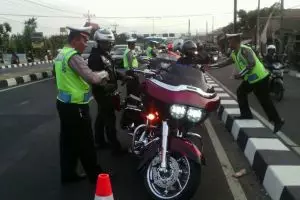 Serobot jalur mobil, rombongan motor gede kena tilang