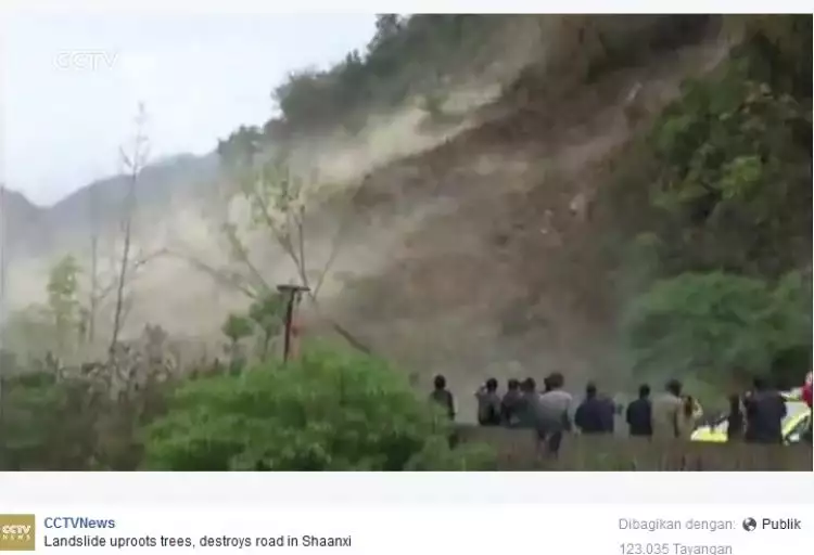 VIDEO: Bongkahan batu dan tanah runtuh menimbun jalan, ngeri!