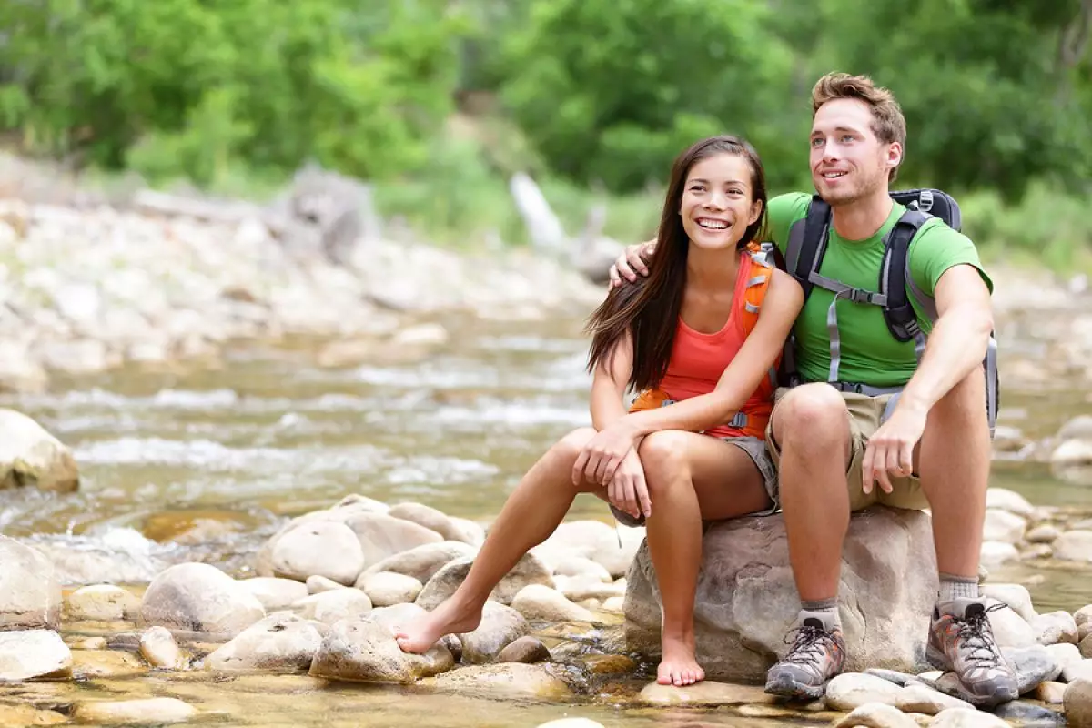 10 Sikap romantismu kepada pasangan kala baru jadian, benar nggak?