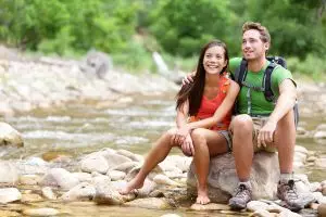 10 Sikap romantismu kepada pasangan kala baru jadian, benar nggak?