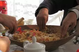 Makan pakai tangan lebih menyehatkan & bikin tubuh ramping