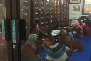 Selain rujukan peneliti, museum tertua ini juga tempat cari hari baik