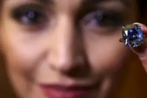 Taipan ini belikan anak 7 tahunnya berlian seharga Rp 650 miliar, wow!