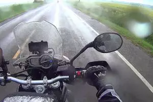 10 Komponen kendaraan yang harus diperhatikan ekstra saat musim hujan