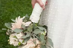 Pacaran enam tahun, kekasihnya malah menikah dengan perempuan lain