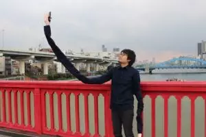 Malu pakai tongsis, pria ini ciptakan alat baru