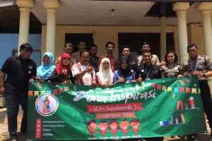 Hilangkan bosan usai bekerja, pria ini pilih mengajar anak-anak