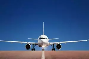 Meski ada airplane mode, mengapa ponsel harus mati saat di pesawat?