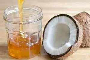 15 Khasiat dahsyat minyak kelapa, bakal bikin kamu lebih cantik alami!