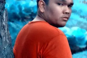 Arnold Glowsky, penjaga warnet yang kini punya management artis