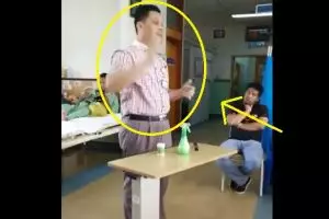 Pegawai rumah sakit ajak pasien tidak lupa shalat, banjir pujian!