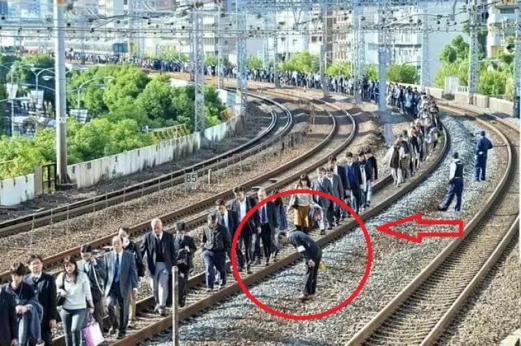 Jadwal kereta molor, petugas KA di Jepang minta maaf ke tiap penumpang