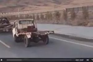 VIDEO: Mobil tua ini dipaksa melaju di jalanan, duh kasihan ya?