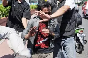 Selamat dari pencopetan, Isni malah mengutuk dirinya, kok bisa?