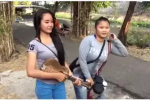 Merdunya suara pengamen ini bikin orang India terpukau