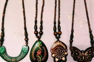 Ladies, yuk tampil cantik dengan kalung unik buatan sendiri