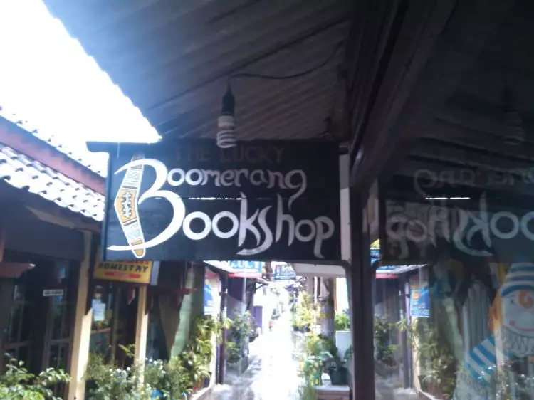Tak disangka toko buku langka ini ada di dekat lokalisasi, mampir ya?