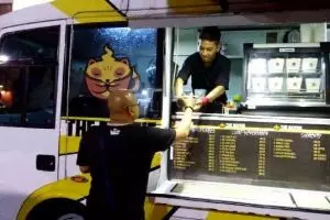 Mencicipi menu food truck tapi pakai konsep kuliner tradisional, enak!