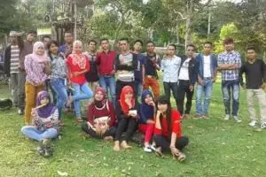 Menikmati kesegaran udara dalam suasana asri di Laing Park Solok