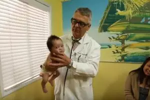 VIDEO: Cara menenangkan bayi yang menangis dalam 1 detik, ampuh!