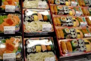 4 Alasan ini ungkap kenapa sushi ternyata nggak sehat kamu konsumsi