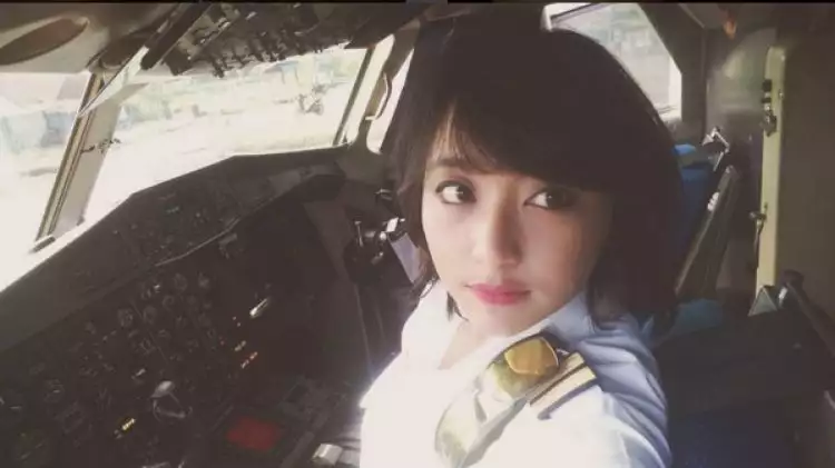 Elesta Apriliana, pilot cantik yang siap menerbangkan hatimu