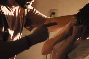 7 Tanda kekerasan yang sering disepelekan dalam sebuah hubungan