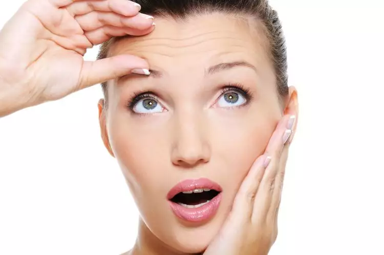 7 Kebiasaan buruk yang bisa bikin kulitmu keriput, hindari ya