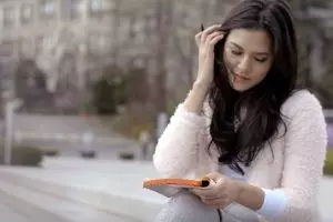 20 Hal yang bikin kamu nggak bosan nonton Raisa di videoklip 4K ini