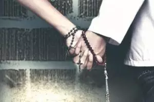 Terhalang sekat agama, wanita ini terpaksa memendam cintanya