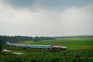 Tak disangka, naik 10 kereta ini disuguhi panorama alam terindah