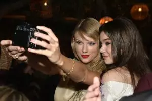 8 Pasangan selfie yang bakal mendatangkan 'love' follower di Instagram