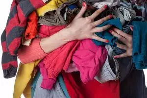 Biar baju kesayanganmu nggak memudar, begini lho cara merawatnya!